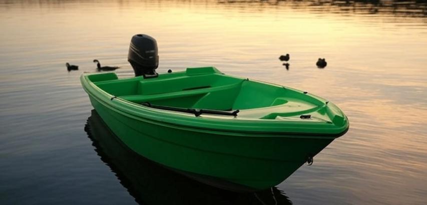 قارب كهربائي بمحرك